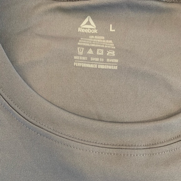 Long sleeve reebok under shirt - Picture 2 of 2